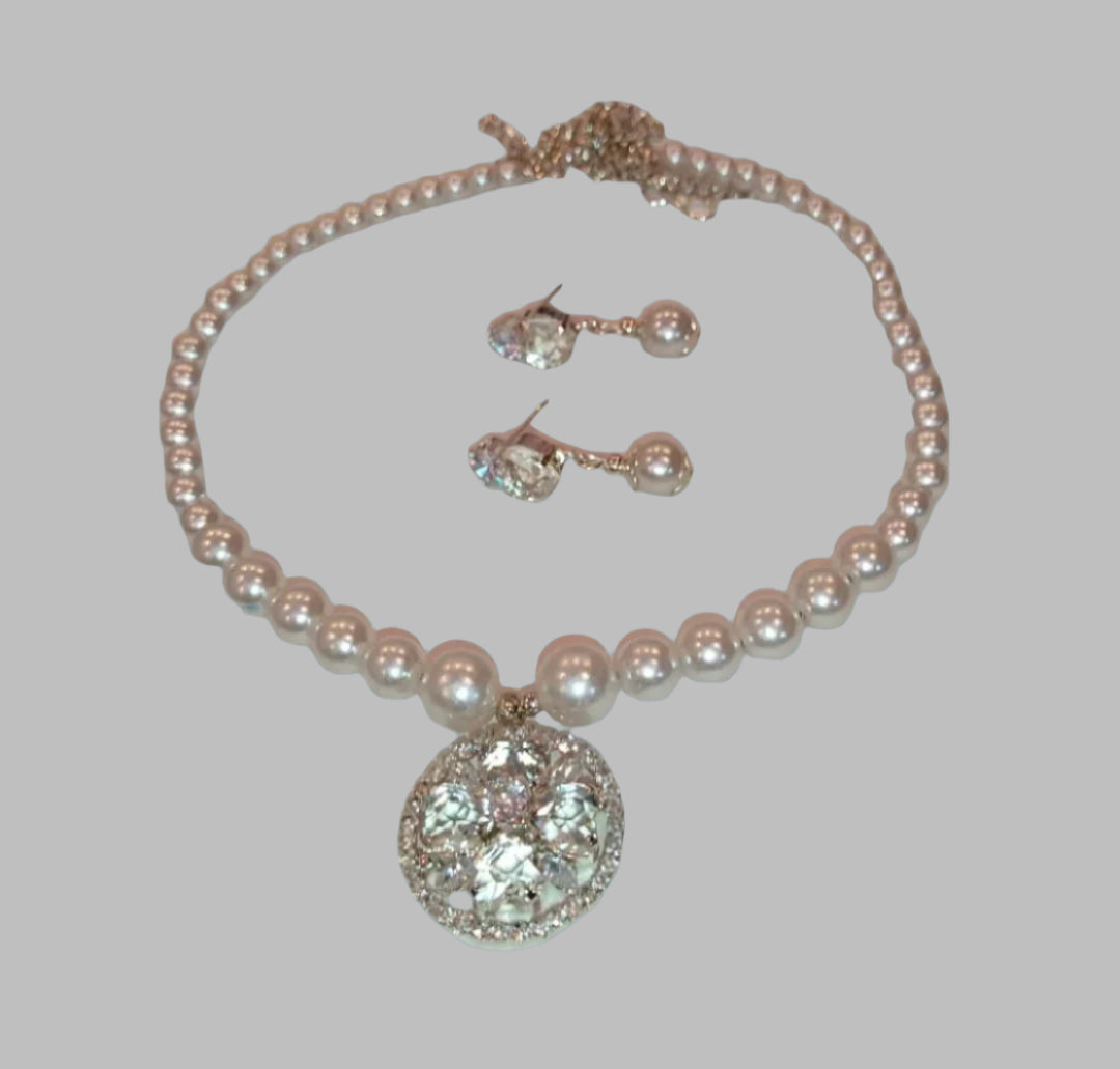 PEARL NECKLACE AND STUDS WITH AD
